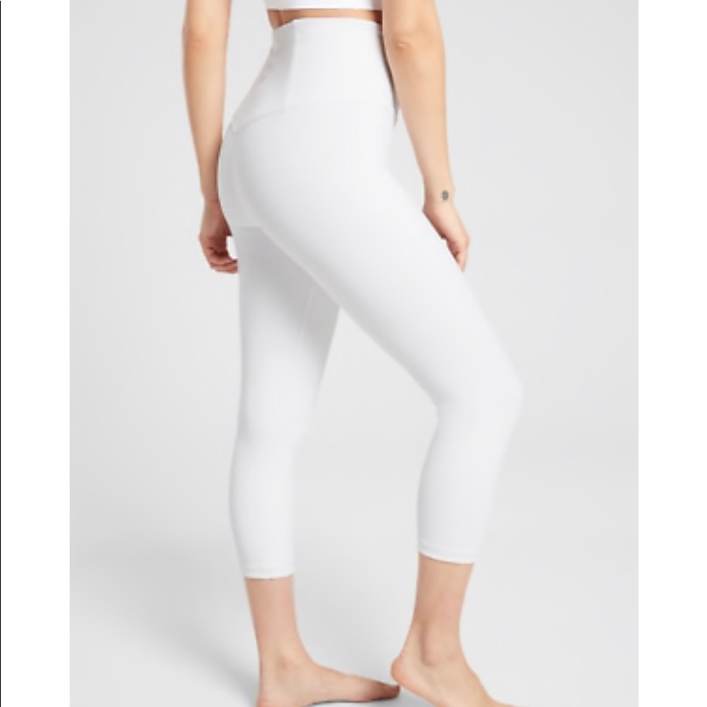 Elation Capri Leggings